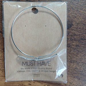 Must Have Feather Bangle, Silver